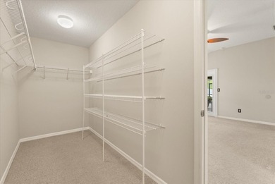 Bright and light meticulously maintained 4 bedrooms, 3 full - photo 24