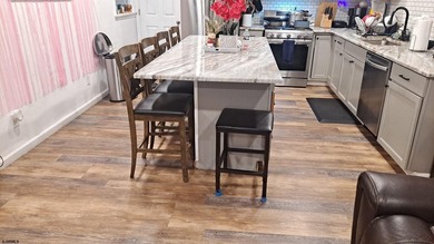 This beautifully renovated ranch home in Venice Park, Atlantic - photo 4