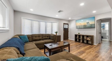 This beautifully renovated ranch home in Venice Park, Atlantic - photo 7
