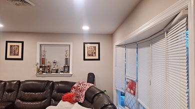 This beautifully renovated ranch home in Venice Park, Atlantic - photo 8
