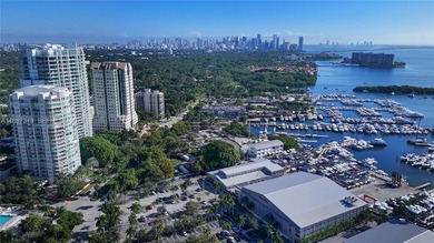 Elegant 9th-floor residence at the exclusive Grovenor House in