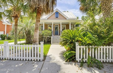 Welcome to 5 Clark St! This custom built golf cottage sits - photo 1