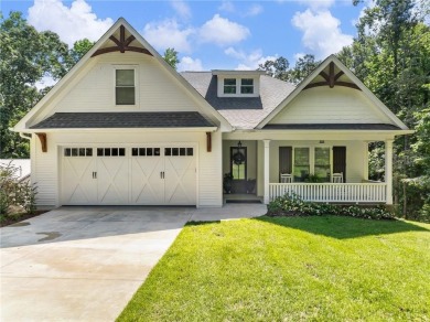 Lake Home For Sale in Lavonia, Georgia