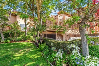 Welcome to this fully renovated 2-bedroom, 2-bath en-suite condo - photo 2