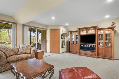 Bright and inviting townhouse offering a spacious layout that - photo 19