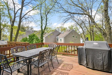 Bright and inviting townhouse offering a spacious layout that - photo 21