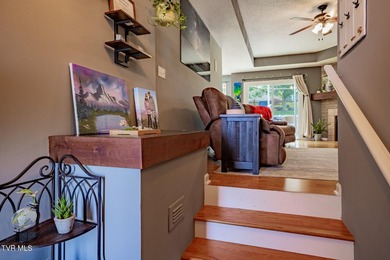 Welcome home to this beautifully maintained one level residence - photo 2