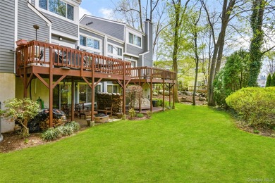 Bright and inviting townhouse offering a spacious layout that - photo 24