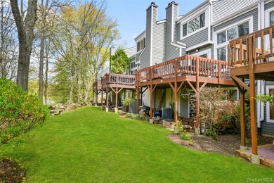 Bright and inviting townhouse offering a spacious layout that - photo 26