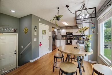 Welcome home to this beautifully maintained one level residence - photo 6