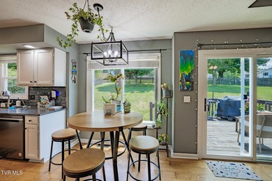 Welcome home to this beautifully maintained one level residence - photo 7