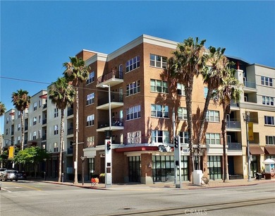 Stylish and upgraded 2-bedroom, 2-bath condo with a flexible den - photo 1