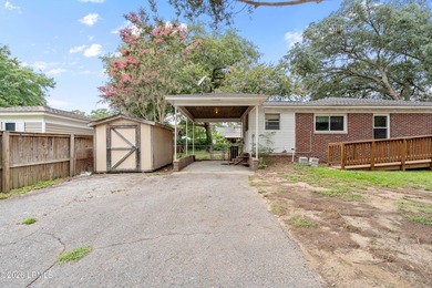 Great corner lot home in centrally located established - photo 4