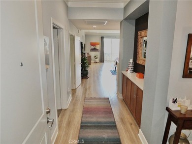 Stylish and upgraded 2-bedroom, 2-bath condo with a flexible den - photo 4