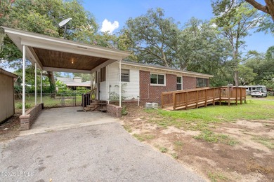 Great corner lot home in centrally located established - photo 5
