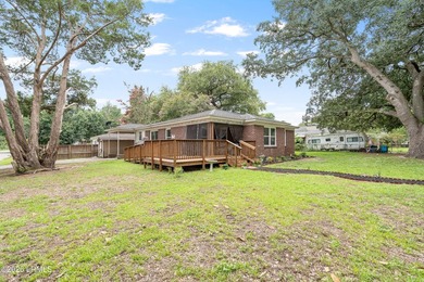 Great corner lot home in centrally located established - photo 6