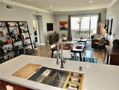 Stylish and upgraded 2-bedroom, 2-bath condo with a flexible den - photo 8