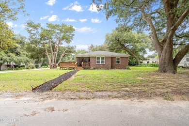 Great corner lot home in centrally located established - photo 9