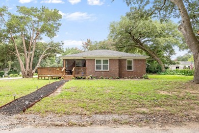 Great corner lot home in centrally located established - photo 10
