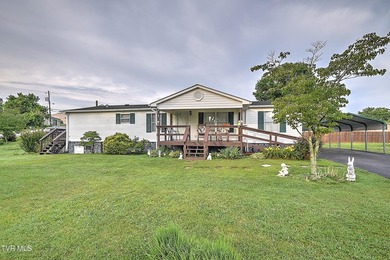 GORGEOUS WELL MAINTAINED double wide on permanent foundation - photo 3