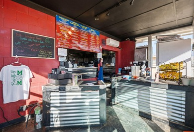 Commercial investment property in the middle of town with Route