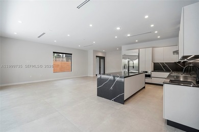 Discover this one-of-a-kind duplex consisted of TWO 5-bedroom, 5 - photo 11