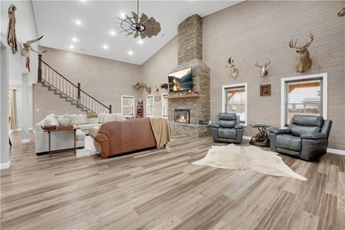 This expansive residence in Warsaw, MO, offers a harmonious - photo 3