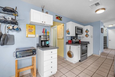 Located in a quiet cul-de-sac in Central Kihei, 94 Mehani Place - photo 13