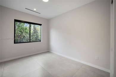 Discover this one-of-a-kind duplex consisted of TWO 5-bedroom, 5 - photo 18