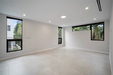 Discover this one-of-a-kind duplex consisted of TWO 5-bedroom, 5 - photo 20