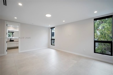 Discover this one-of-a-kind duplex consisted of TWO 5-bedroom, 5 - photo 21