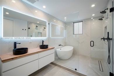 Discover this one-of-a-kind duplex consisted of TWO 5-bedroom, 5 - photo 22