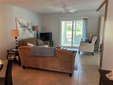 Welcome to this beautifully maintained end unit in Park Acres - photo 3