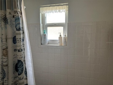 Welcome to this beautifully maintained end unit in Park Acres - photo 8