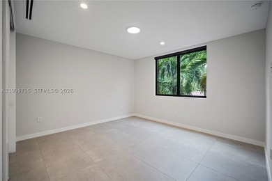 Discover this one-of-a-kind duplex consisted of TWO 5-bedroom, 5 - photo 29