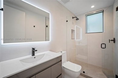 Discover this one-of-a-kind duplex consisted of TWO 5-bedroom, 5 - photo 30