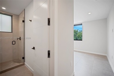 Discover this one-of-a-kind duplex consisted of TWO 5-bedroom, 5 - photo 35