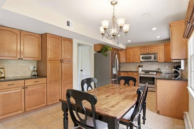 Welcome to Your Dream Home: Nestled at the end of a serene - photo 10