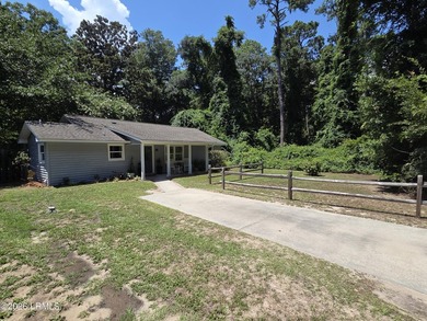 This move-in-ready 3-bed, 2-bath Beaufort home offers - photo 2