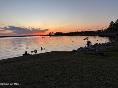Waterfront, waterfront, waterfront! UNRESTRICTED LAND. Build a - photo 3
