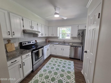 This move-in-ready 3-bed, 2-bath Beaufort home offers - photo 5