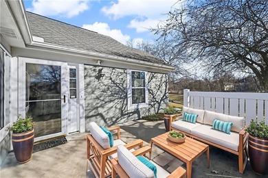 Meticulously maintained, this charming one-level villa offers a