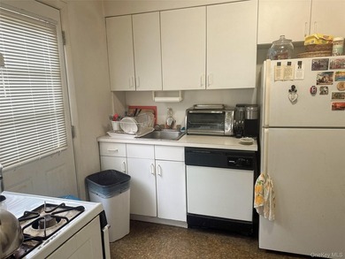 Exceptional opportunity in the heart of Bayside! Situated on a - photo 5