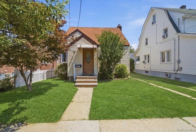 Well-maintained 3-bedroom, 1-bath Colonial located in the heart - photo 1