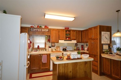 Charming & Meticulously Maintained Victorian Mobile Home Step - photo 12