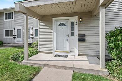 Welcome home to this adorable 2-bedroom, 1-bath end-unit - photo 3