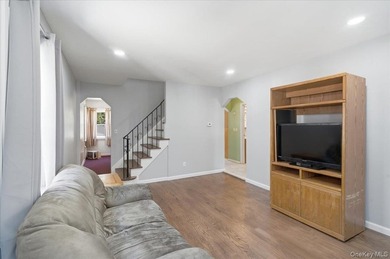 Well-maintained 3-bedroom, 1-bath Colonial located in the heart - photo 4