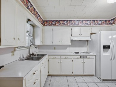 Welcome home to this well-maintained 3-bedroom, 2-bath home - photo 14