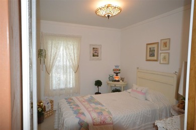 Charming & Meticulously Maintained Victorian Mobile Home Step - photo 16