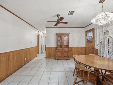 Welcome home to this well-maintained 3-bedroom, 2-bath home - photo 17